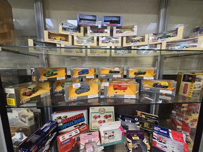 Lot 374 - 11 boxed Corgi Classics diecast models of...