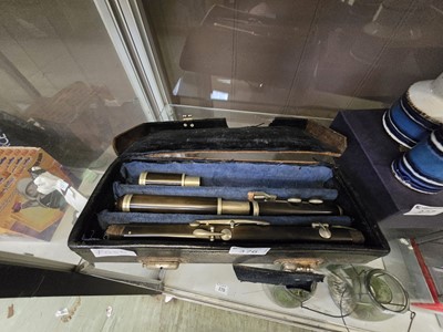 Lot 376 - A cased vintage clarinet