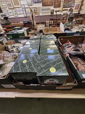 Lot 430 - A tray of eight boxed Robert Harrop 'Doggie...