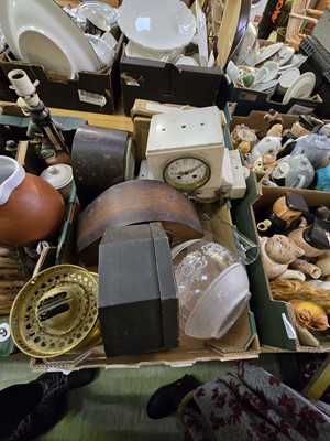 Lot 438 - A tray of a quantity of clocks, to include...