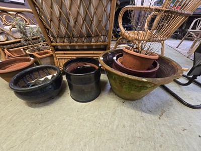 Lot 154 - An assortment of garden stone and other ware...