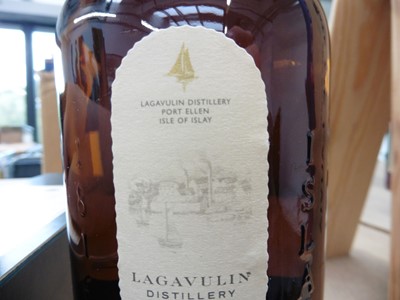Lot 19 - A bottle of Lagavulin 16 year old Single Islay...