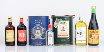 Lot 105 - 7 various bottles/decanters, 1x Bell's...
