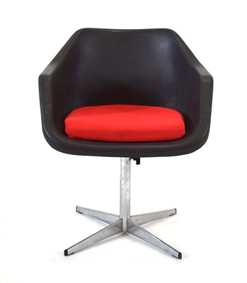 Lot 135 - Robin Day for Hille, a 1960's shell chair with...